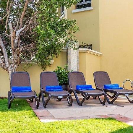 Chic 4Br Villa With Assistant Room And Private Pool On Palm Jumeirah By Deluxe Holiday Homes Дубай Экстерьер фото
