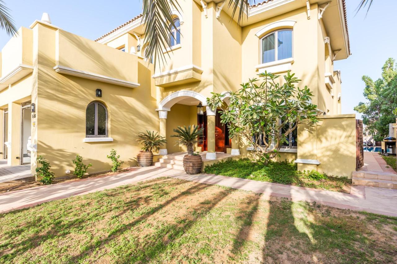 Chic 4Br Villa With Assistant Room And Private Pool On Palm Jumeirah By Deluxe Holiday Homes Дубай Экстерьер фото