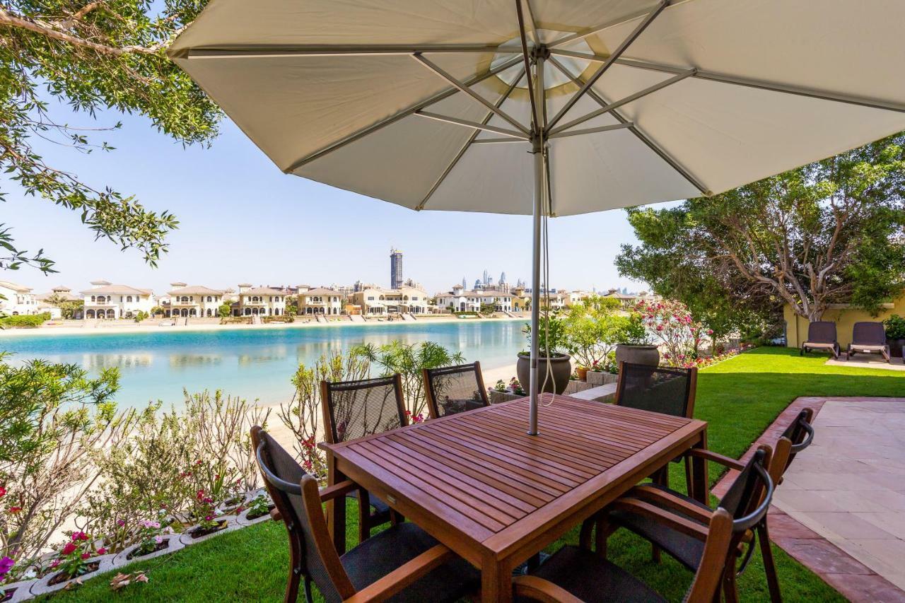 Chic 4Br Villa With Assistant Room And Private Pool On Palm Jumeirah By Deluxe Holiday Homes Дубай Экстерьер фото