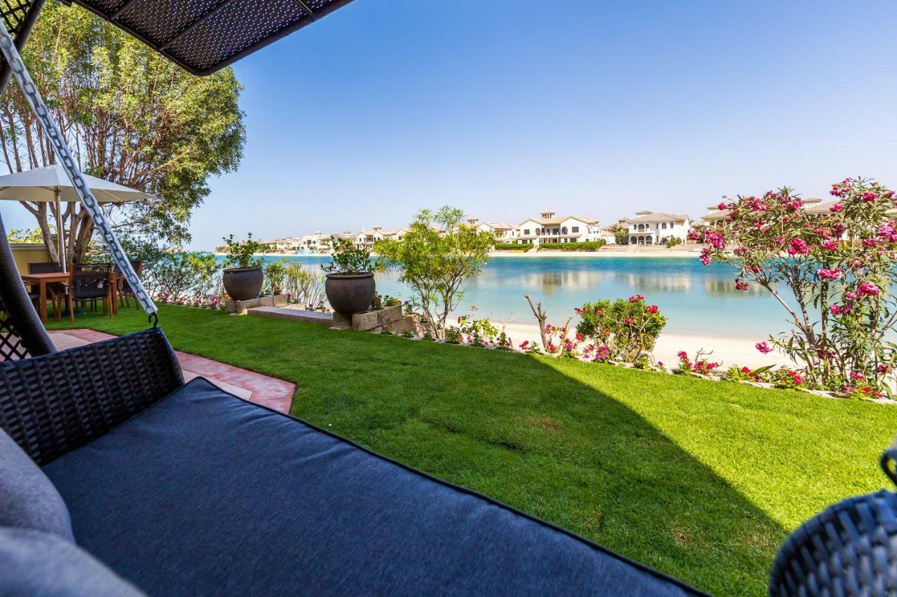 Chic 4Br Villa With Assistant Room And Private Pool On Palm Jumeirah By Deluxe Holiday Homes Дубай Экстерьер фото